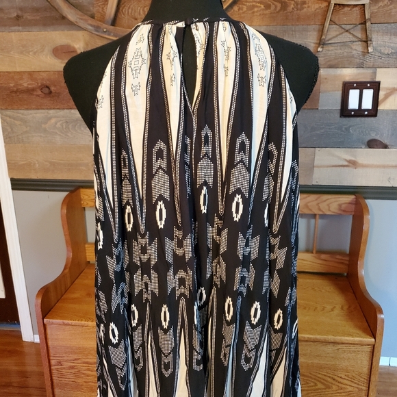 Vici Geo Print Handkerchief Midi Dress - Picture 7 of 9